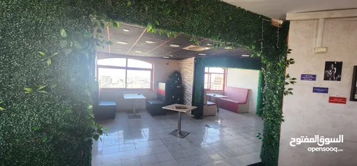  3 محل للايجار وسط رام الله مساحة المحل أكثر من 300 متر مفتوح ومطل من كل الجهات يصلح لعمل عدة مشاريع