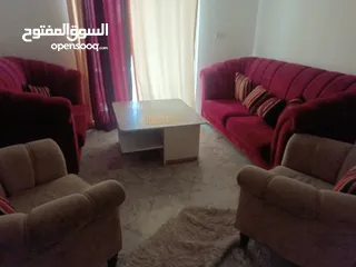  2 طقم كنب حوض كبير سبع مقاعد بحالة جيدة جدا لا يحتاج صيانة
