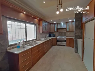  7 شقة غير مفروشة للإيجار 200م2 ( Property 18990 )-175072800