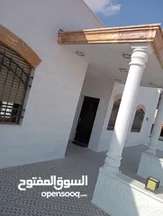  4 متخصصون بعزل الاسطح وعزل حجر عزل نفطي عزل مائي عزل بوليورثان عزل اسمنتي زفته سخنه تزفيت كامل شبريز