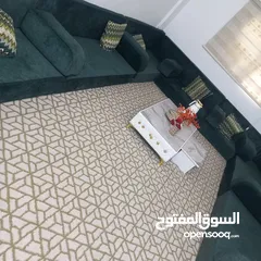  3 فرشات ضغط20  عدد 7 + 7جرن+8مراكي+8مساند+طاولة حجم كبير عدد 1+ طاولة صغير 3 بحالة ممتازه استعمال جدا