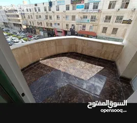  15 شقه / مكتب ترخيص تجاري مقابل بنك لبنان المهجر على الشارع الرئيس