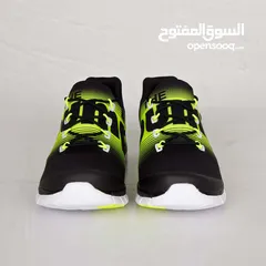  2 Reebok Zpump running shoes Black/Yellow size 7