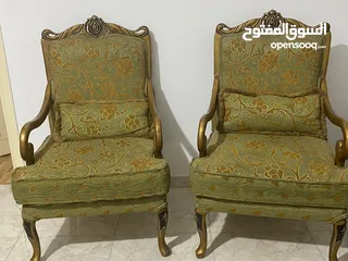  6 طقم كنب دمياطي بحالة ممتازة  للبيع بسعر مغري