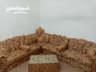  1 طقم جلوس بحالة جيدة جدا