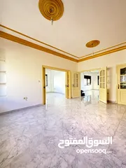 13 شقة الأحلام في أم أذينة الغربية – خصوصية، إطلالات، وأناقة بلا حدود