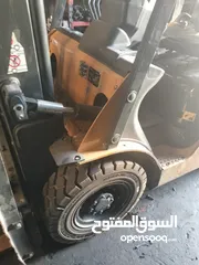  3 CAT forklift