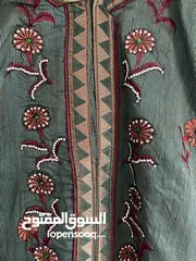  2 ملابس بالزي العُماني