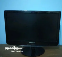  1 شاشة كمبيوتر ولوحة مفاتيح