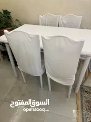  1 طاوله مع اربع كراسي