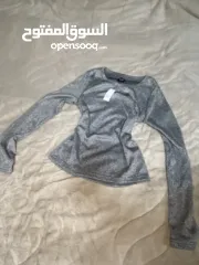  1 بلوزة GAP رمادي كم طويل — جديدة مع التكت