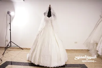 22 بدلات عرايس جديده و شبه جديده للبيع