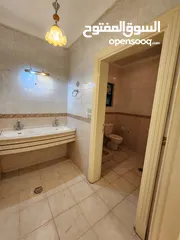  8 شقة فارغة للإيجار في الشميساني - ref: 14635