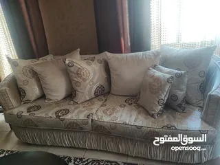  5 كنب فاخر كلاسيكي بحالة ممتازة – مريح وراقي!