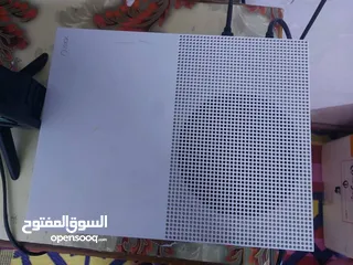  2 Xbox one s 1TB   جوستك اصلي  مع ups حجمه850  شاشه حجم 24 كيمنك  مع بطاريه جوستك نضيف ويا شتراك كيم ب