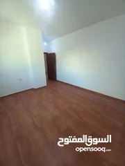 14 شقة طابق اول قرب الخدمات للبيع بسعر مغري