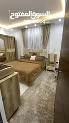  1 شقه مفروشه خمس نجوم طابق ارضي مع ترس بلقرب لجميع الخدمات صيداليه سوبر ماركت جيم مقهي حديقه موقع مميز