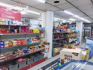  7 سوبر ماركت مع العدة فارغ للبيع
