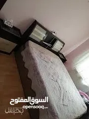  1 تخت تفصيل ستعملة بحالة ممتازة للبيع المستعجل حط سعر بحق الله وشيل الصورة للتمويه تخت مزدوج مع فرشتو