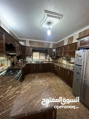  6 بيت بسعر شقة - بسعر مغري.. الزرقاء-الزواهره-حي جبر ، يوجد فيه بلكونه و حديقة ، التواصل للجادين فقط