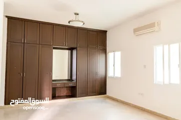  4 Villa for rent in Khwair