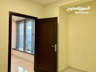  4 عيادات طبية ومكاتب مميزة وبموقع مميز جداً للايجار