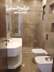  11 اخير مع روف للبيع في عبدون / الرقم المرجعي : 13666