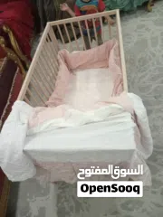  6 سرير طفل شبهه جديد مع مترس  قمة في النظافة   يوجد لون وردي واخر كحلي  قمة النظافة