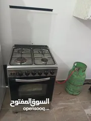  5 غاز اربع عيون شغال مية بالمية فرن شغال فوق تحت