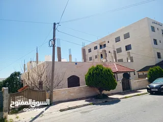  9 بيت مستقل طابقين مع حديقة للبيع  قريب من الخدمات ابو السوس