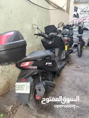  4 صندوق دراجه حجم ممتاز شبه جديد  مع مفتاحين وبسعر مميز. جدا
