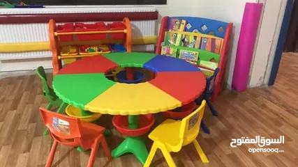  8 كراسي محاضرات و دروج مدرسية و الواح وايت بورد