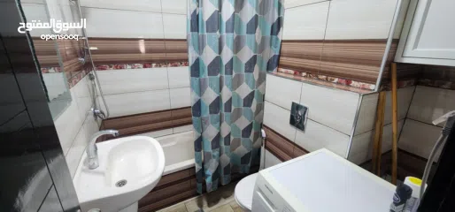  16 شقة وسط البلد قريبة من جميع الخدمات الشقة مكونة من غرفتين وصالون وحمامين ومطبخ وبرندة