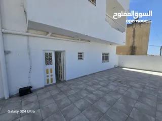  1 شقه طابق ارضي100 متر مع ساحه خارجيه 80 متر مدخل مستقل  وموقف سياره