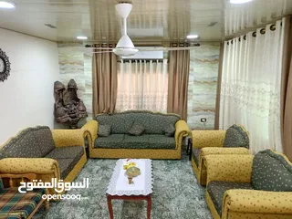  1 طقم كنب للبيع 7 مقاعد بحاله جيده