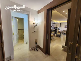  17 شقة فاخرة فارغة للبيع او للإيجار بمواصفات فيلا - ref : 14560