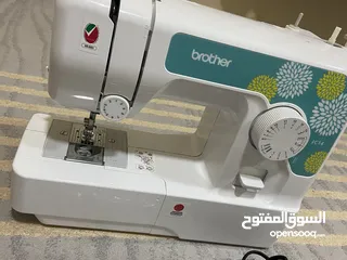  1 مكينة خياطة brother JC14 للبيع شبة جديدة  Brother JC14 sewing machine for  sale, almost new