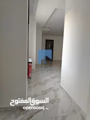  3 شقة أرضية فاخرة للبيع في خلدا  - خلف المستشفى السعودي 330م مع حديقة وترسات 100م لم تسكن