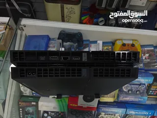  2 PS4 fat  بلايستيشن فور فات وكاله نظيف مش مفتوح مع ايدتين كوبي ون جداد قابل للتفاوض بشيء بسيط
