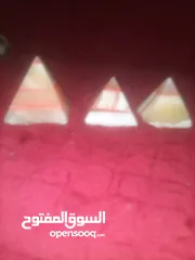  2 اهرامات بلورية مع اكسسوارات نحاسية