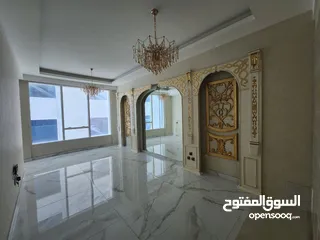  14 شقة للبيع فخمة و لها فيو على بحيرة خالد كاملة