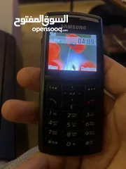 4 موبايل نوكيا 6300 بحالة ممتازة مع الشاحن