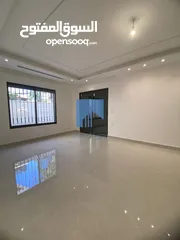  5 شقة طابقية فاخرة للبيع في الكرسي - قرب المخابرات 300م مع ترسات 200م تشطيب سوبر ديلوكس لم تسكن