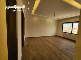  22 شقة طابقية للبيع في حي الصحابة - ref : 14579
