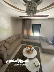  1 طقم كنب جلوس للبيع بحاله ممتازه