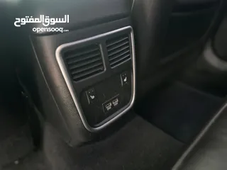  8 تشارجر Sxt 2019 نظيف