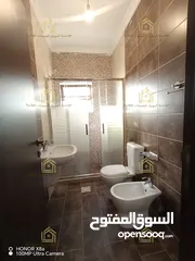  11 شقة فاخرة كأنها لم تسكن موقع مميز مع ترس ومدخل مستقل