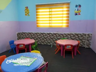 8 مبنى مخازن تجارية وروضة للبيع