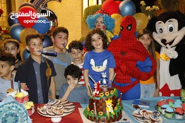  29 شخصيات كرتونية ومهرجين