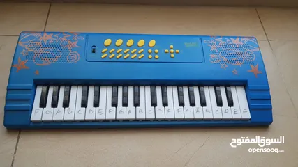  1 Kid's keyboard 37 keys for sale in excellent condition